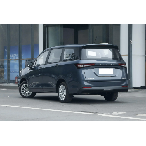1.5 L 2022 Gasoline Automobile Car  Wuling Jiacheng Black Color 170 km/h 5 Doors 7 Seats Made in China